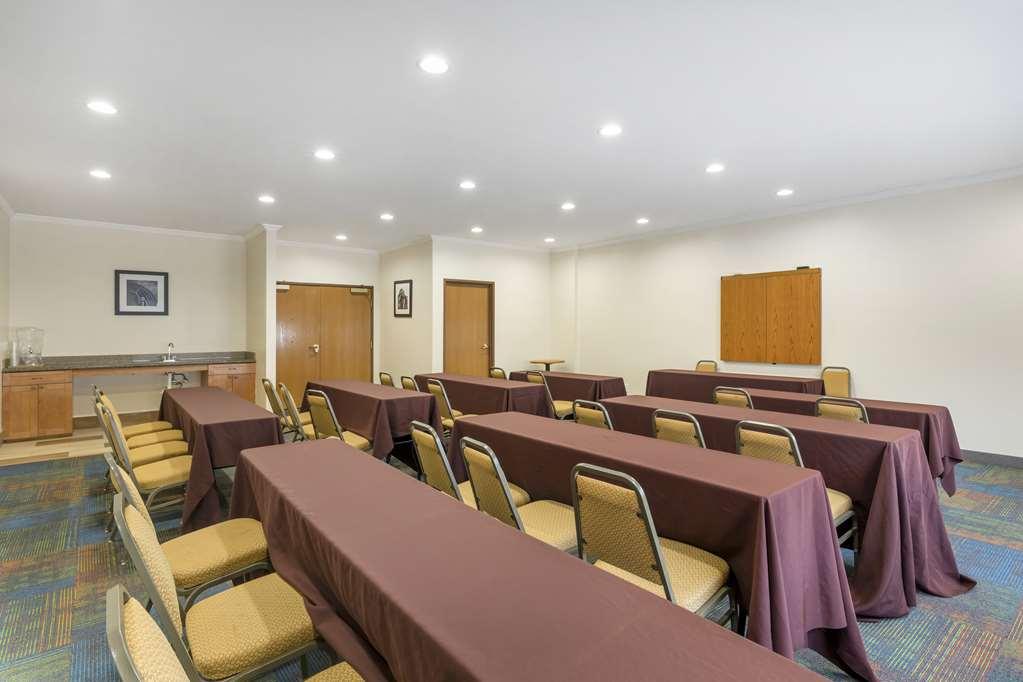 Best Western Plus Lake Worth Зручності фото